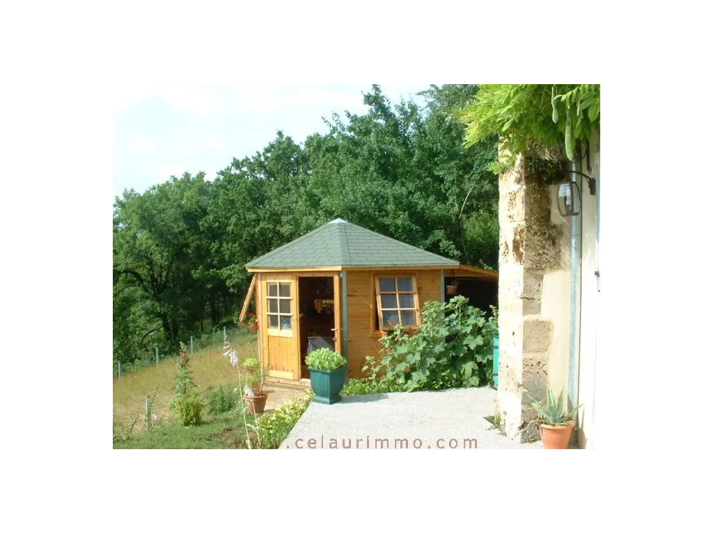 PRETTY COUNTRY HOUSE RESTORED WITH A VIEW