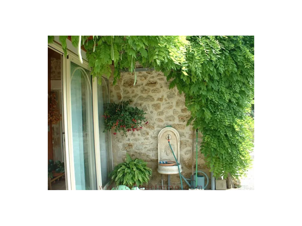 PRETTY COUNTRY HOUSE RESTORED WITH A VIEW