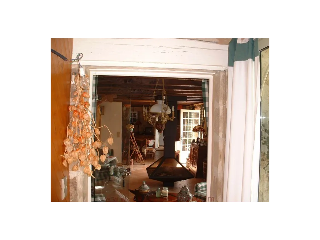 PRETTY COUNTRY HOUSE RESTORED WITH A VIEW