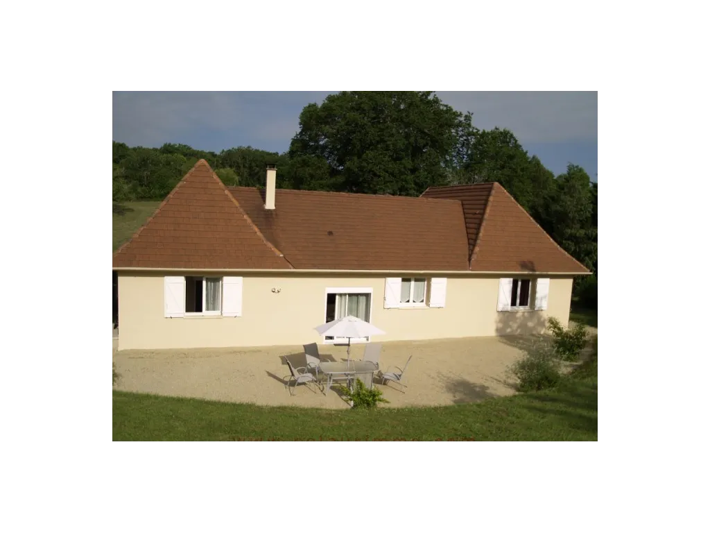  BEAUTIFUL BUNGALOW HOUSE ON HIS LAND OF 2821 M ²