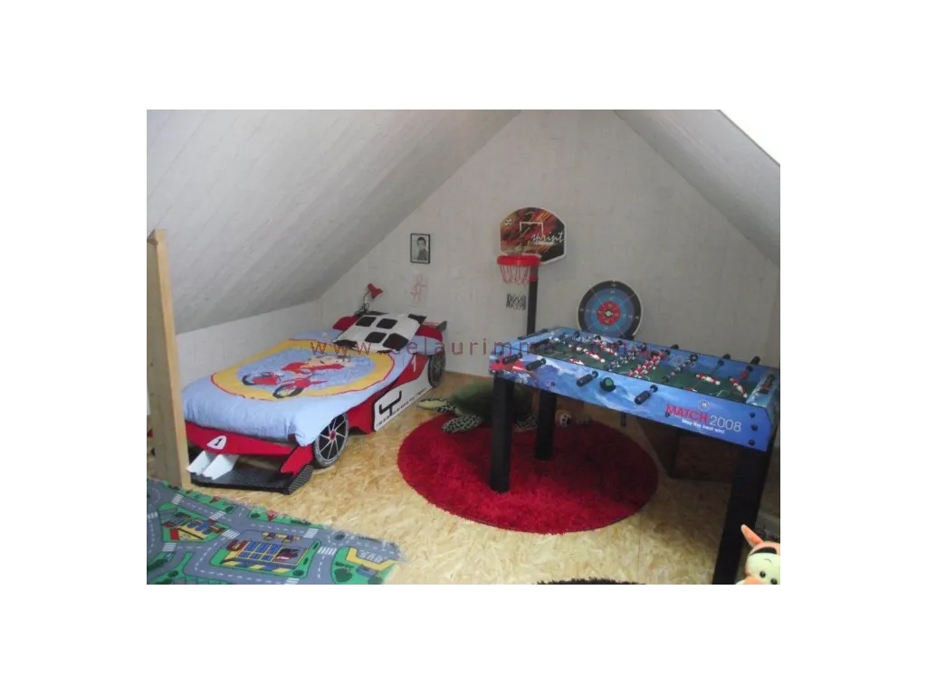 VERY PRETTY VILLAGE HOUSE