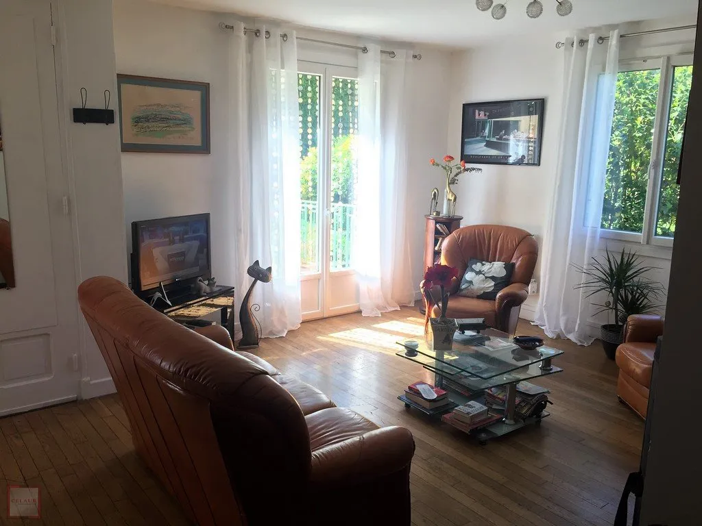 MAISON DE VILLE AU CALME JARDIN 600 M²