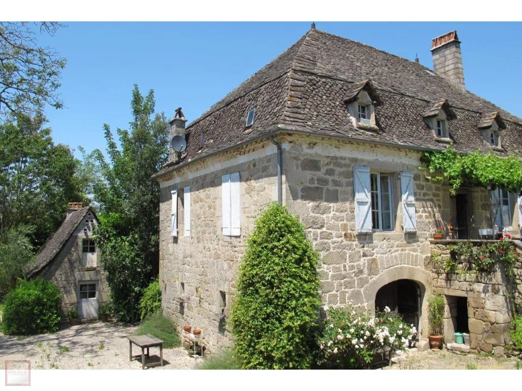 19TH CENTURY PROPERTY WITH LAND 4000 M²