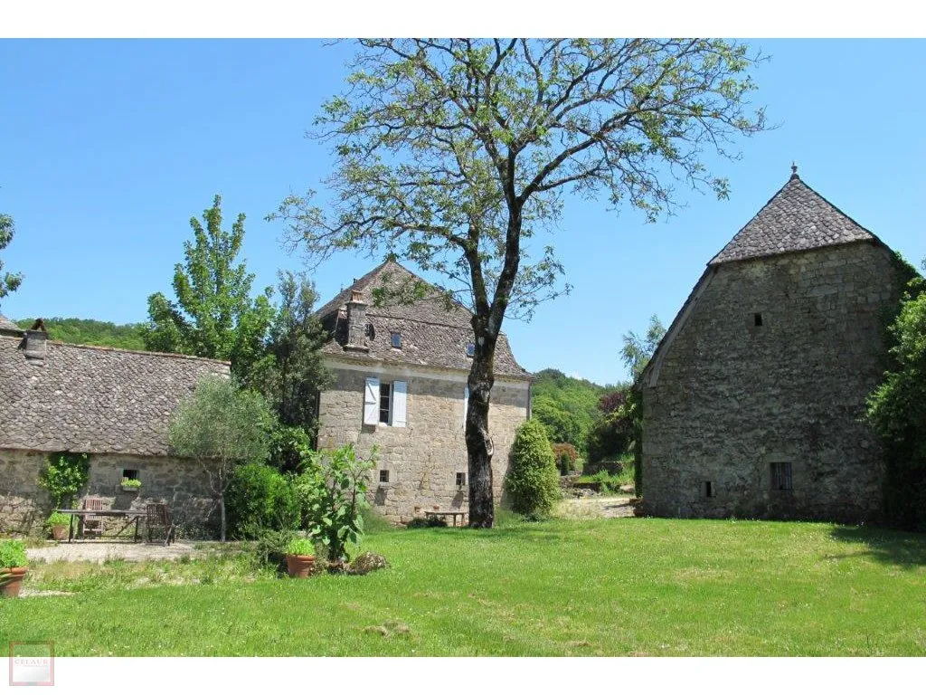 19TH CENTURY PROPERTY WITH LAND 4000 M²