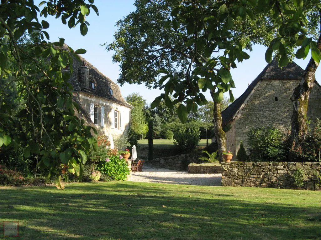 19TH CENTURY PROPERTY WITH LAND 4000 M²