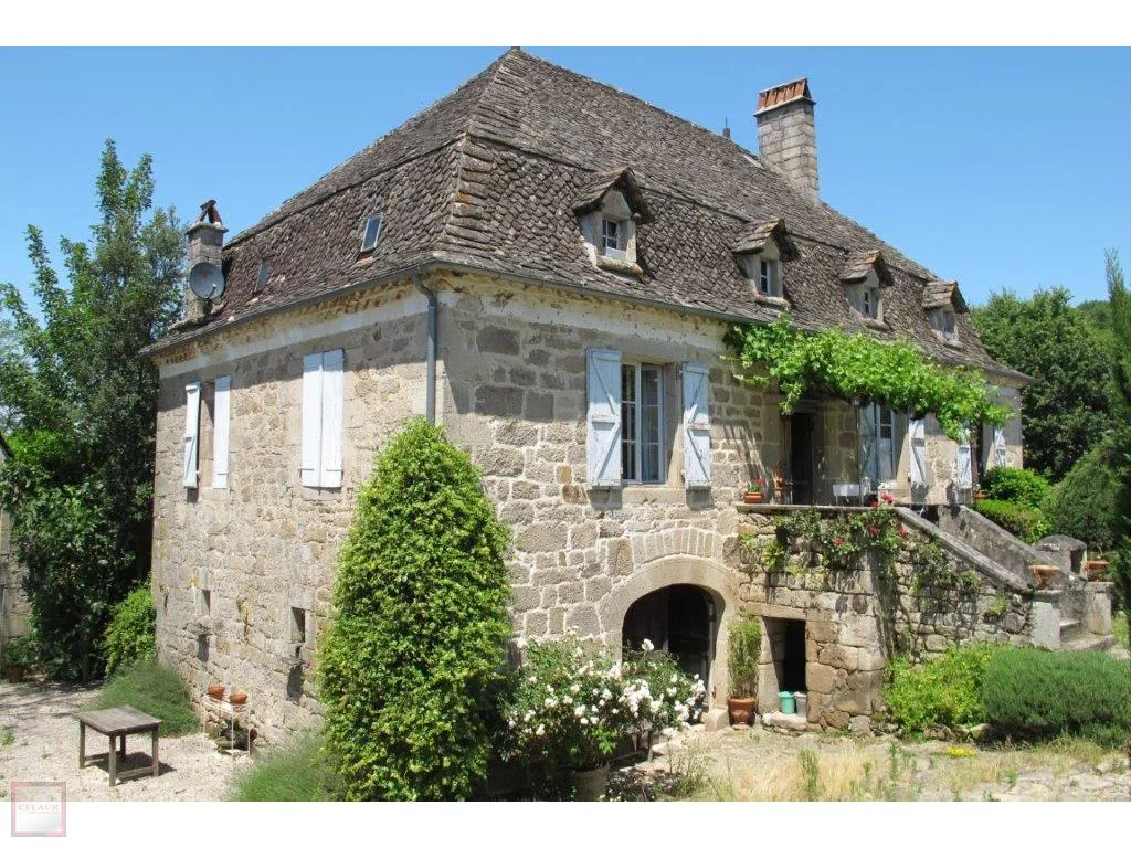 19TH CENTURY PROPERTY WITH LAND 4000 M²