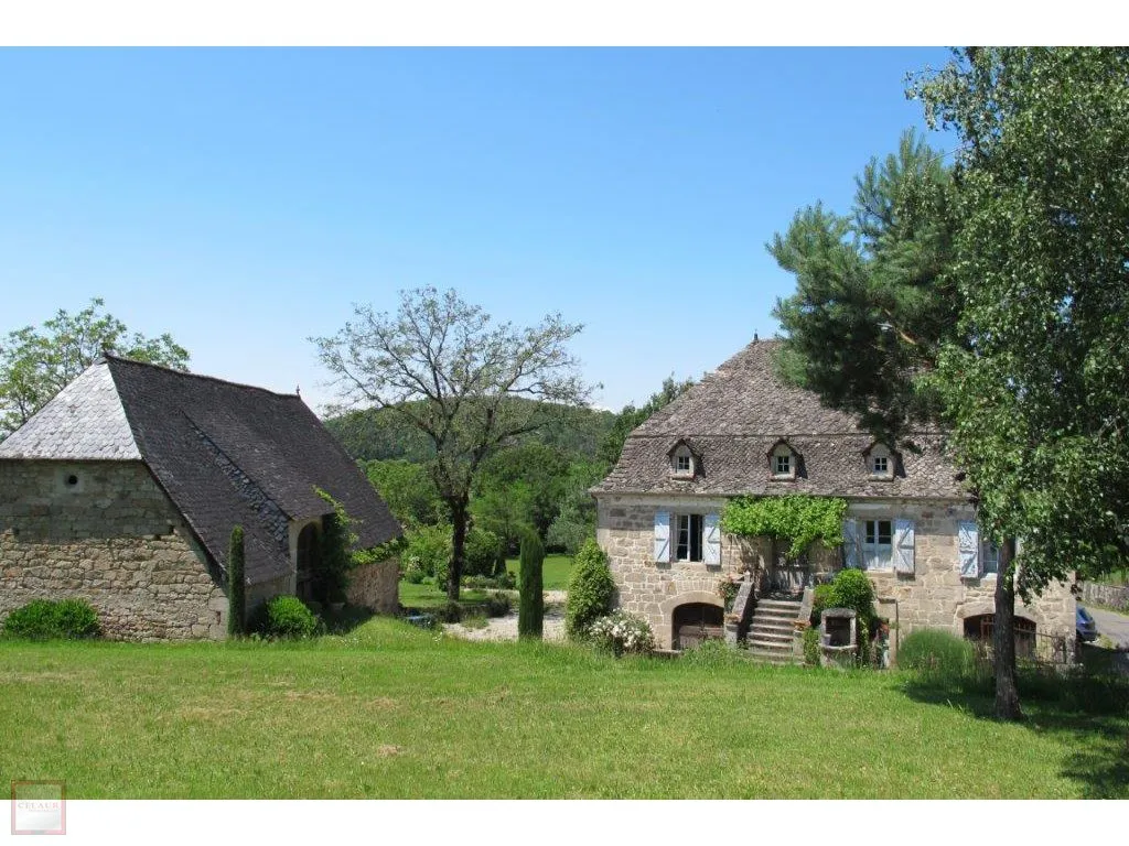 19TH CENTURY PROPERTY WITH LAND 4000 M²