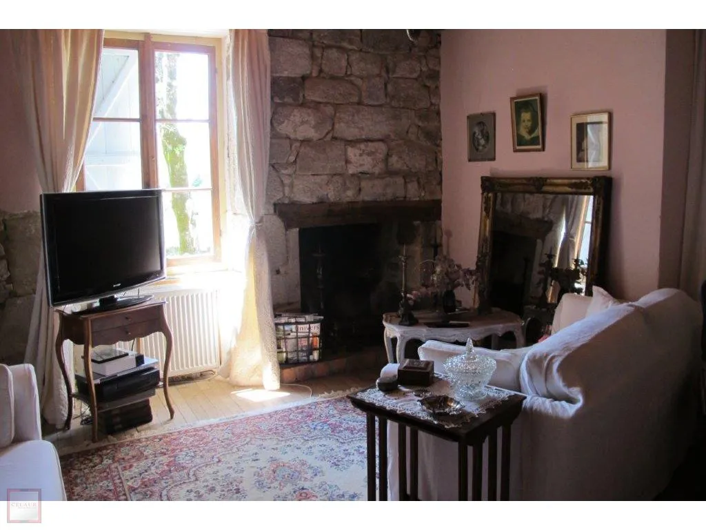 19TH CENTURY PROPERTY WITH LAND 4000 M²