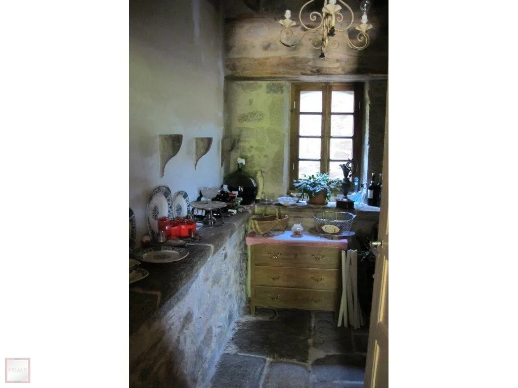 19TH CENTURY PROPERTY WITH LAND 4000 M²