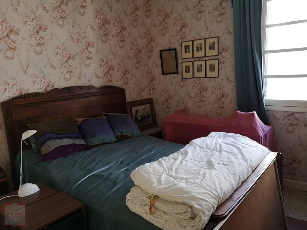 IMMEUBLE AVEC DEVANTURE COMMERCIALE ET LOGEMENT T5 -