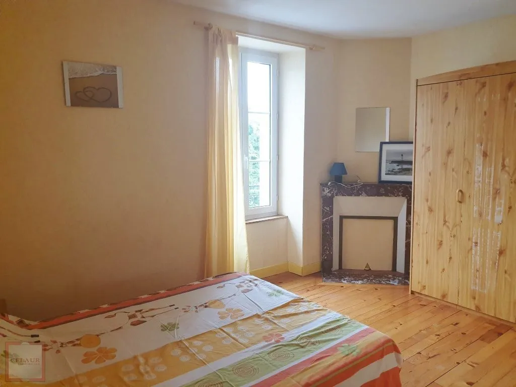 FAMILY HOUSE CLOSE TO SHOPS