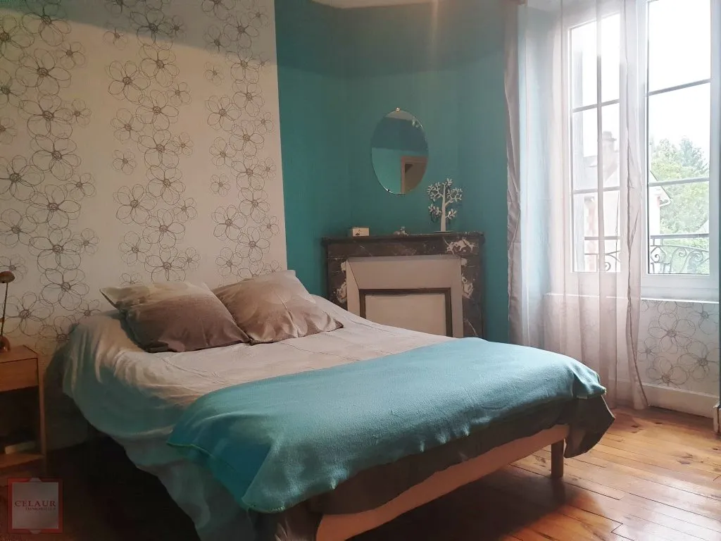 FAMILY HOUSE CLOSE TO SHOPS