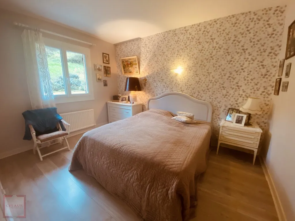 MAISON DE PLAIN PIED DANS VILLAGE TOUS COMMERCES