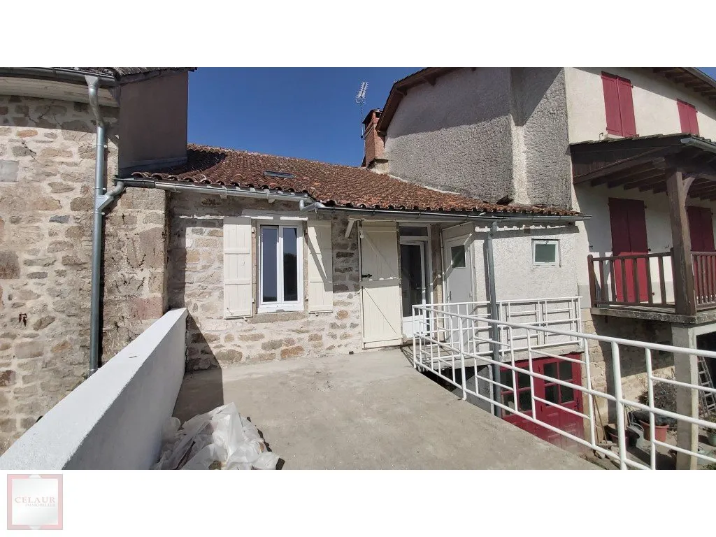 MAISON DE BOURG EN PIERRE AVEC JARDIN