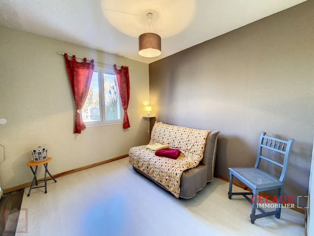 PLAIN PIED DE 2008 AVEC PISCINE ET DEPENDANCE SUR 1HA