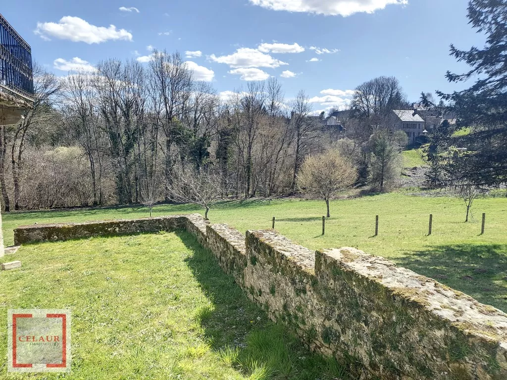 GRANGE AMENAGEE ET MAISON SUR UN TERRAIN DE 13392 M²