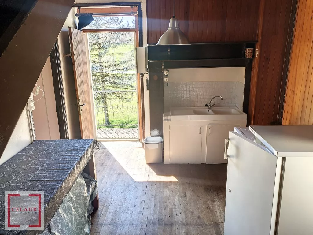 GRANGE AMENAGEE ET MAISON SUR UN TERRAIN DE 13392 M²