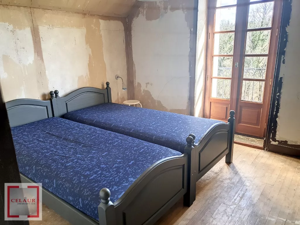 GRANGE AMENAGEE ET MAISON SUR UN TERRAIN DE 13392 M²