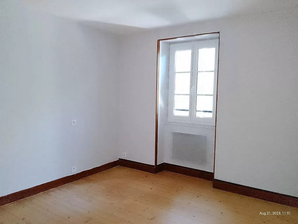 MAISON EN PIERRE Proche de BEAULIEU