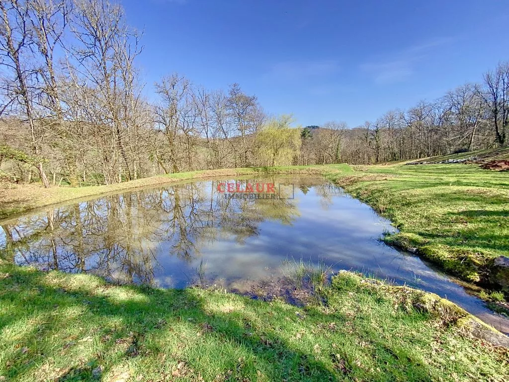 TERRAIN DE LOISIRS AVEC ETANG DE PECHE