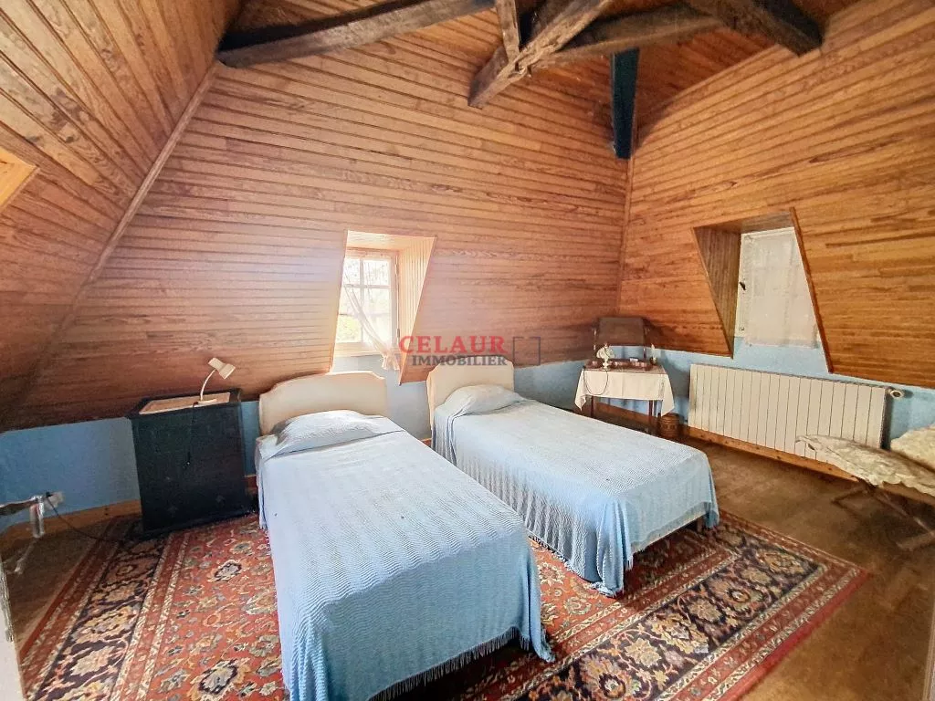 SET OF CHARACTER: HOUSE + GITE ON 5783 M²