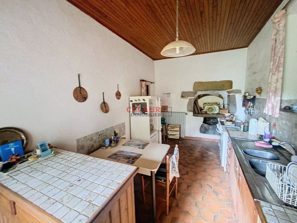 SET OF CHARACTER: HOUSE + GITE ON 5783 M²