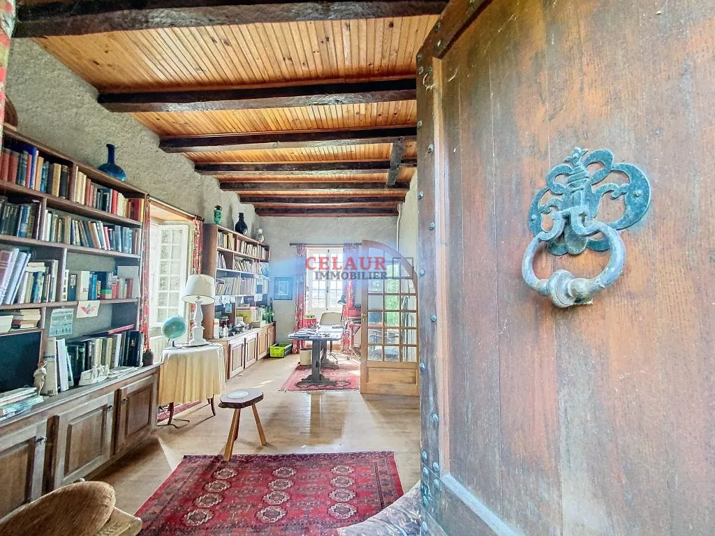 SET OF CHARACTER: HOUSE + GITE ON 5783 M²