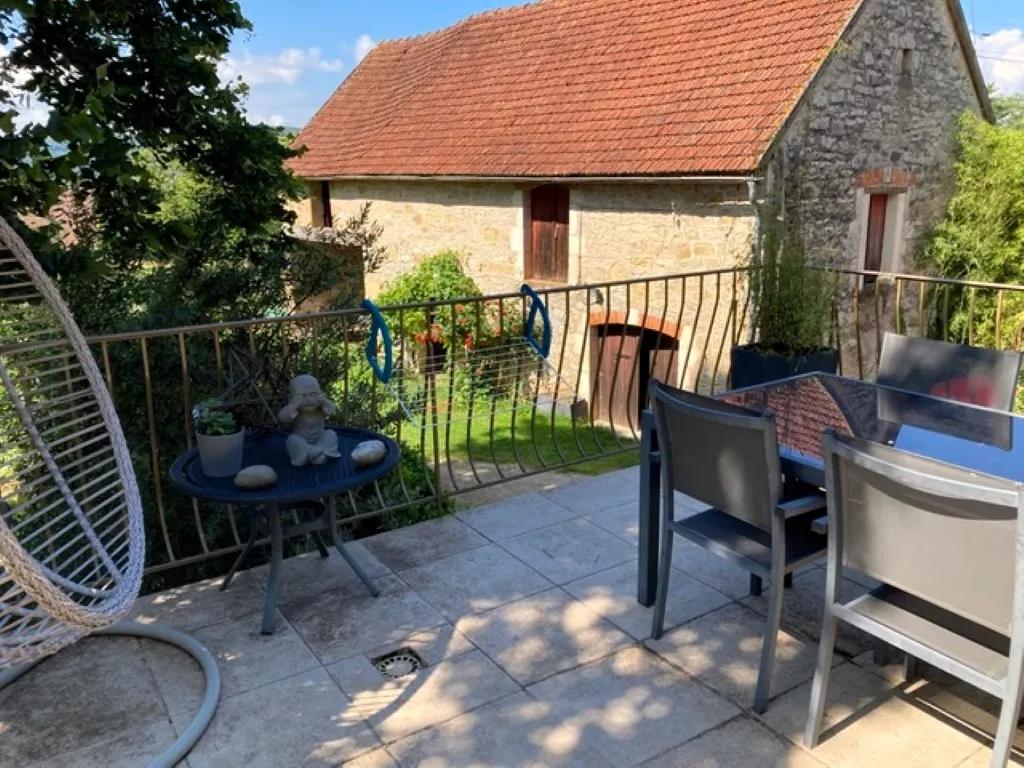 MAISON EN PIERRE ET SA GRANGE