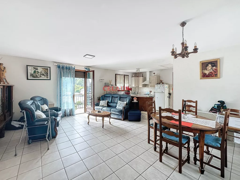 MAISON DE VILLE AVEC QUATRE GARAGES