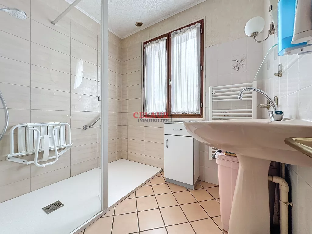 MAISON DE BOURG AVEC DÉPENDANCE