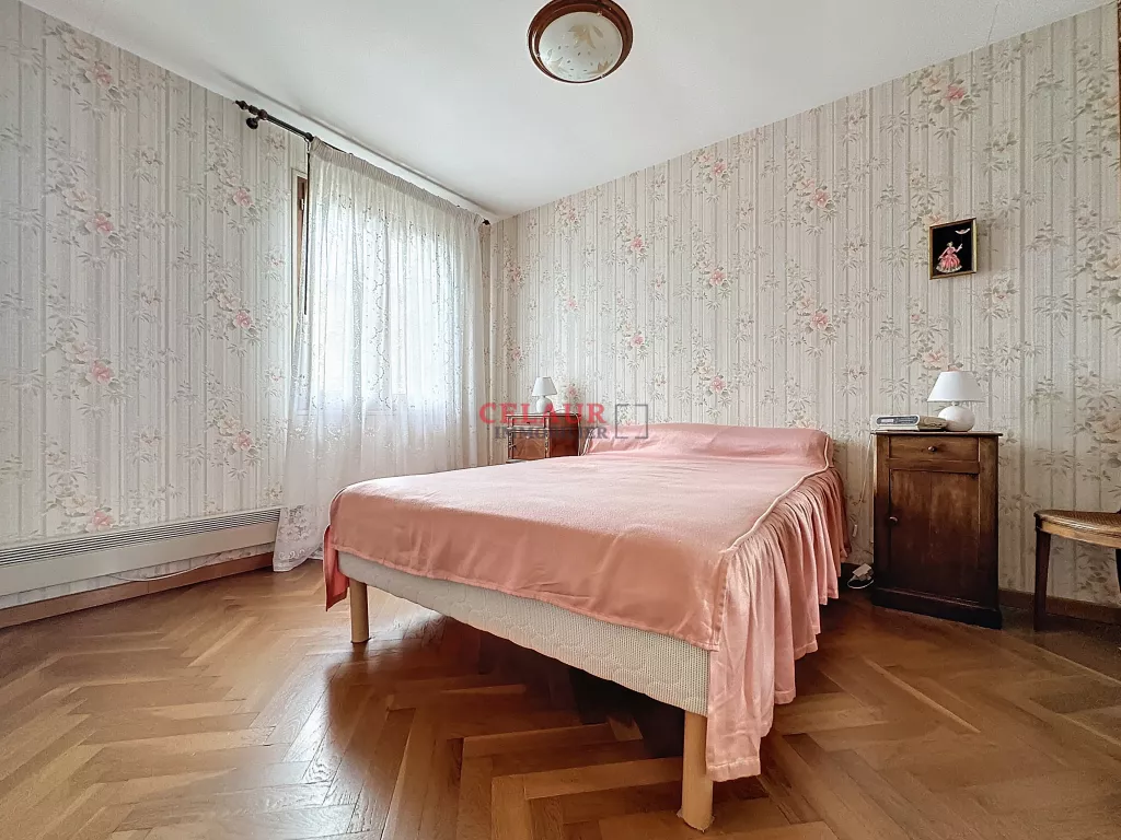 MAISON DE BOURG AVEC DÉPENDANCE