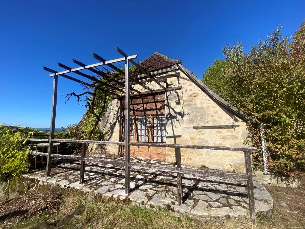 SET OF CHARACTER: HOUSE + GITE ON 5783 M²