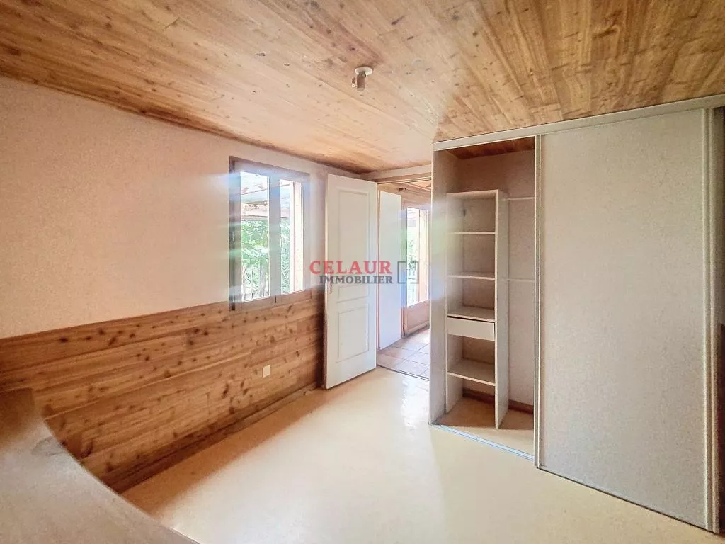 MAISON BOIS ET PIERRE SUR 1151 M²