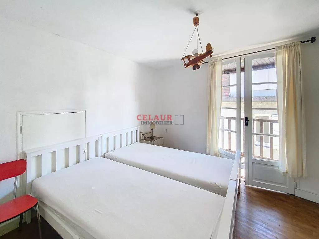 COMMERCIAL PREMISES + 2 APARTMENTS