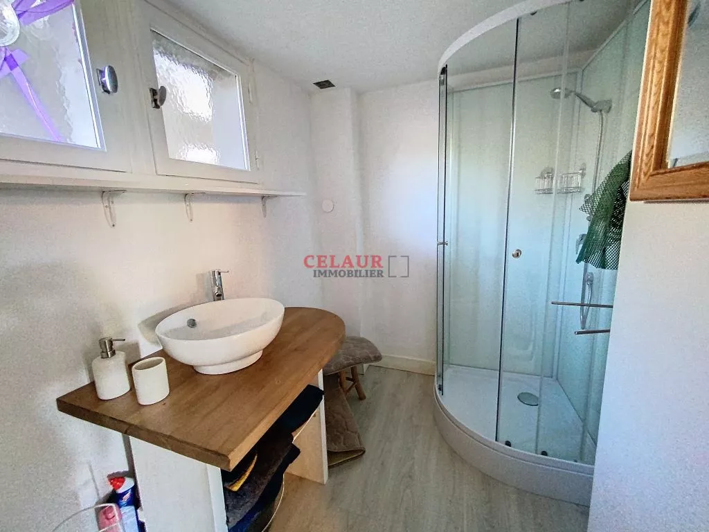 COMMERCIAL PREMISES + 2 APARTMENTS