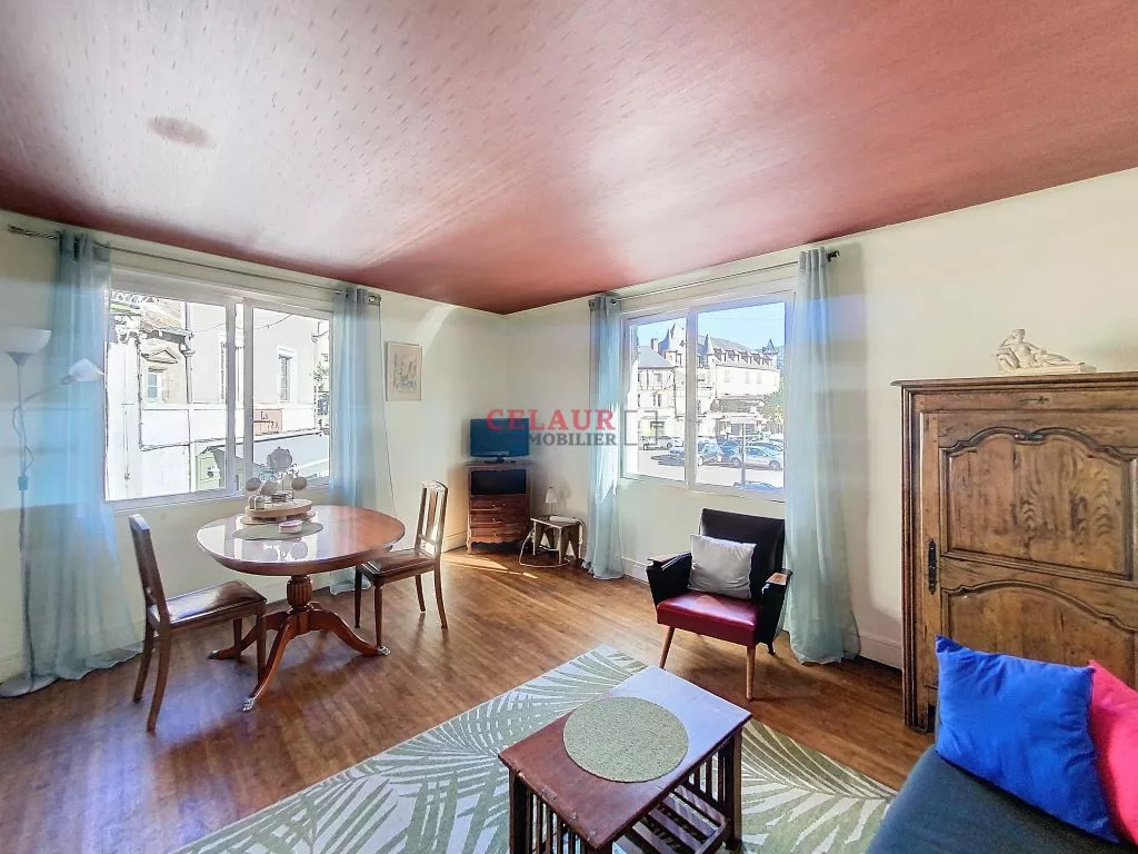 COMMERCIAL PREMISES + 2 APARTMENTS