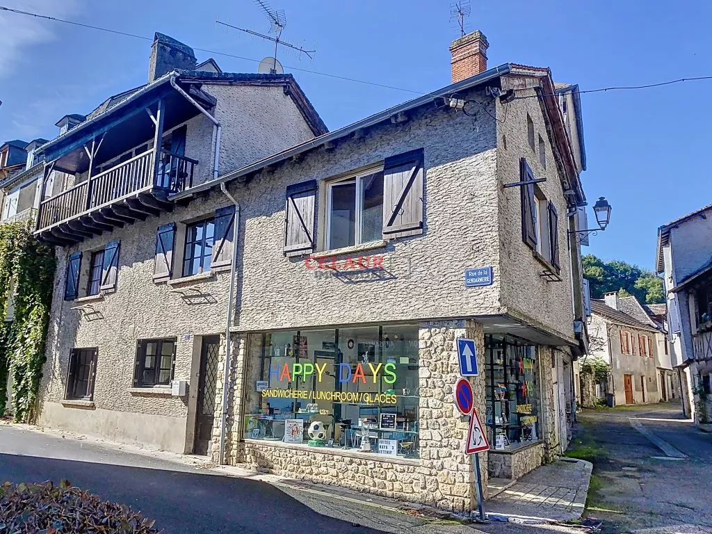 COMMERCIAL PREMISES + 2 APARTMENTS