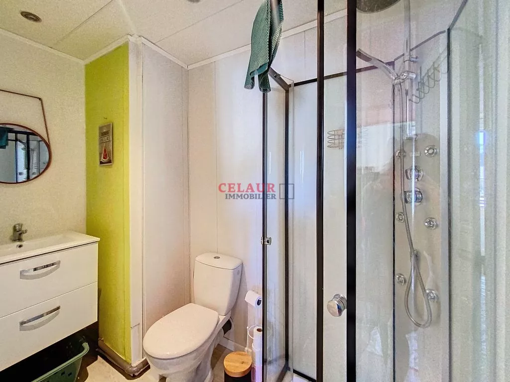 COMMERCIAL PREMISES + 2 APARTMENTS