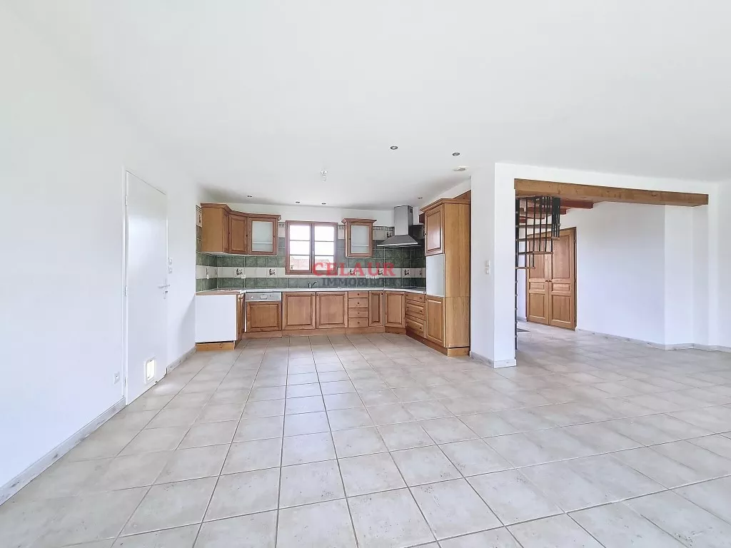 MAISON PERIGOURDINE AVEC JOLIE VUE