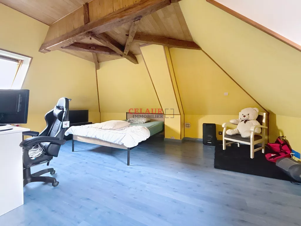 Maison de caract&egrave;re en pierre avec grange  et terrain