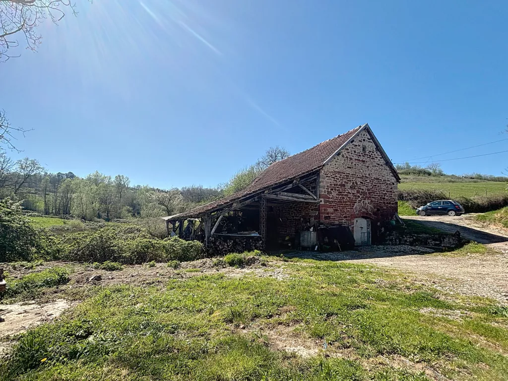 Corps de ferme avec 11 ha et deux sources