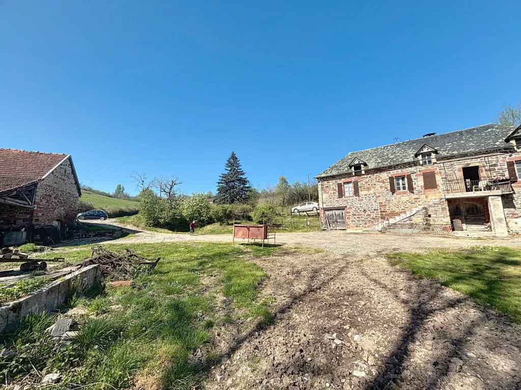 Corps de ferme avec 11 ha et deux sources