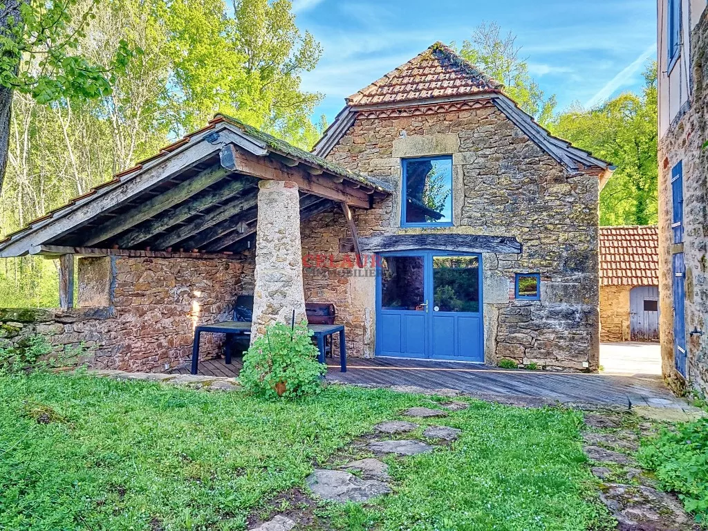 MAGNIFIQUE PROPRIETE EN PIERRE