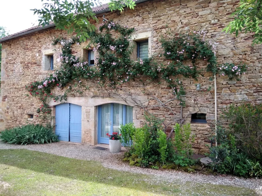 MAGNIFIQUE PROPRIETE EN PIERRE