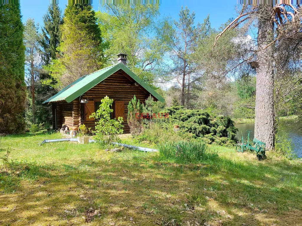 BEL ETANG AVEC CHALET