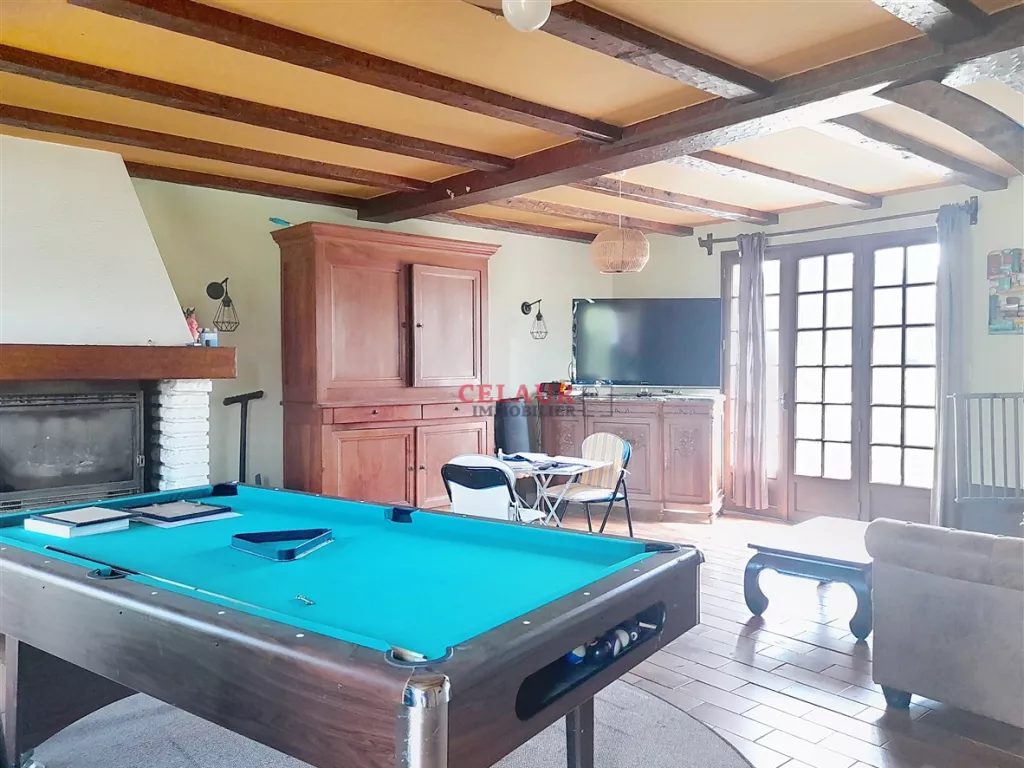 Maison familiale, sous-sol total et jardin.