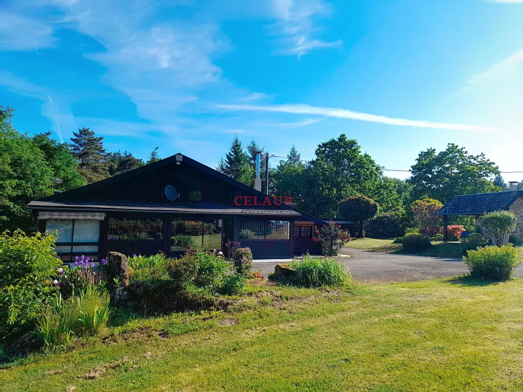 Propriété avec dépendances, traversée par une rivière