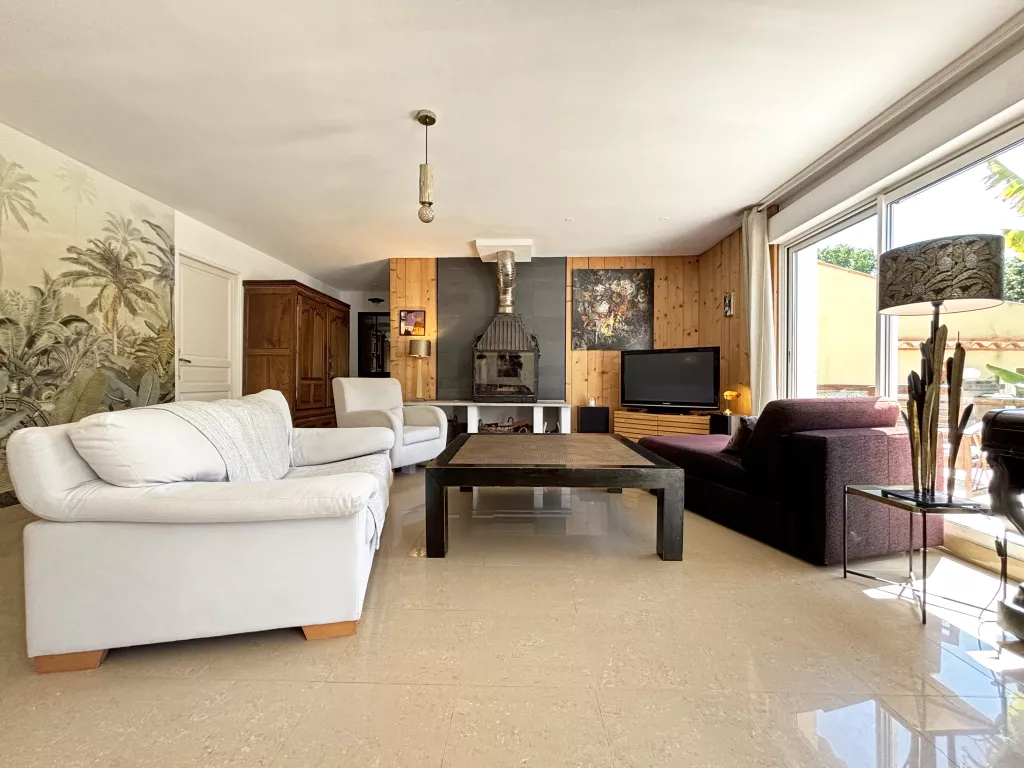 Propriété d’exception sur plus d’un hectare de terrain