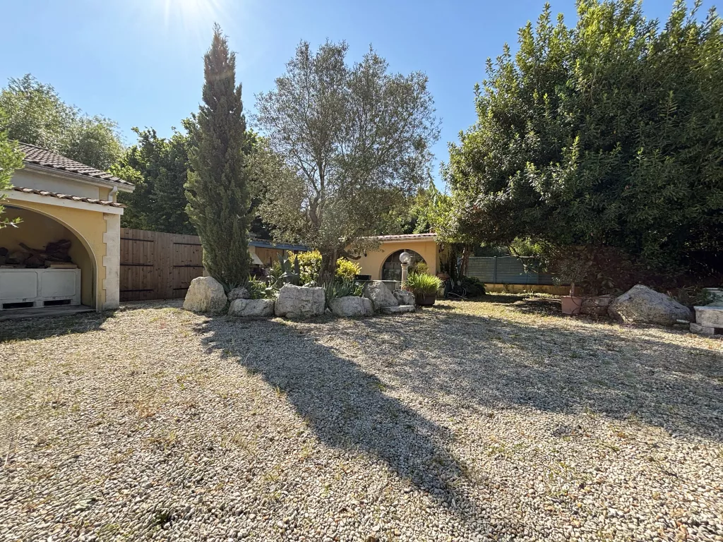 Propriété d’exception sur plus d’un hectare de terrain