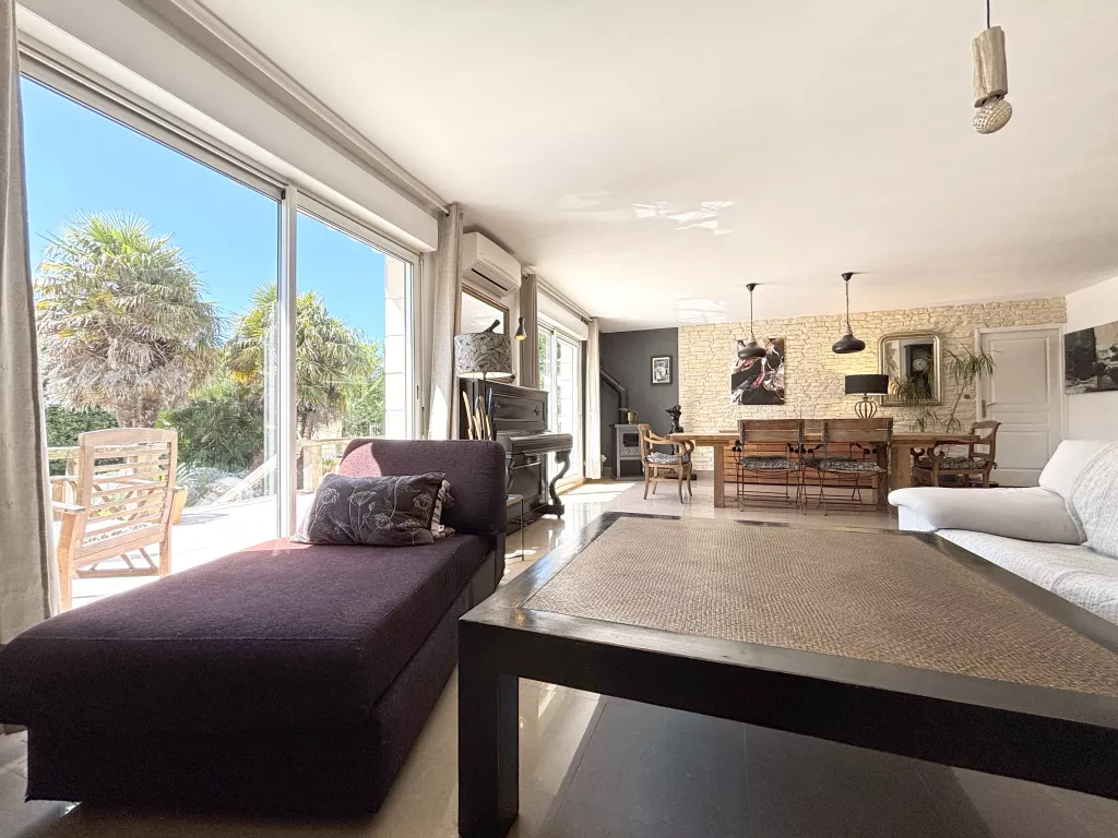 Propriété d’exception sur plus d’un hectare de terrain